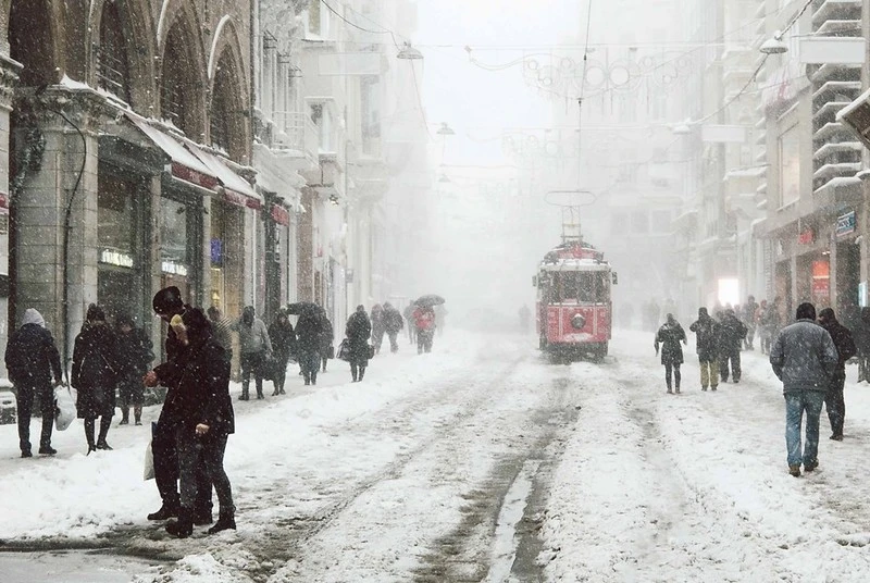 Ljudje in ulice.